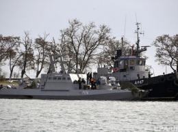 Стало известно, куда везут захваченных украинских моряков