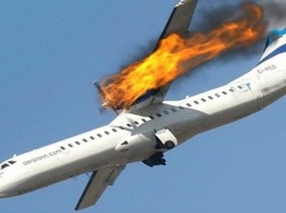 Пассажирский самолет начал разваливаться в воздухе: на борту было 166 пассажиров, страшные кадры