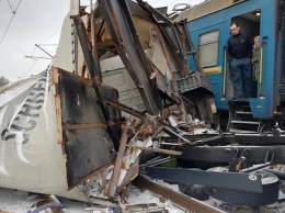 В Харьковской области грузовик столкнулся с поездом