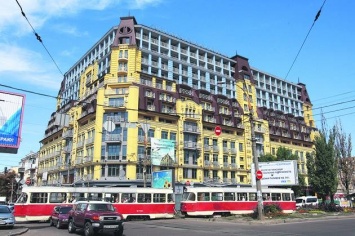 В "монстре на Подоле" продают квартиры на этажах, подлежащих сносу