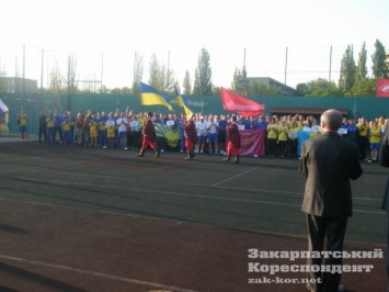 Госслужащие со всей Украины устроили в Закарпатье спортивное шоу (ФОТО)