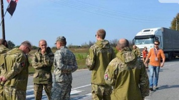 "Правый сектор" блокировал дорогу на границе Украины и России