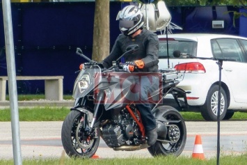 В Сеть попали шпионские фото нового мотоцикла KTM 1290 Super Duke GT