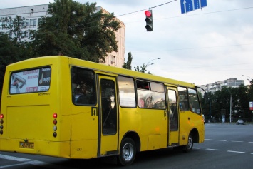 В Киеве маршрутчик выбил глаз водителю автобуса