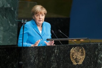 Меркель выразила Цукербергу недовольство наличием расистских сообщений в Facebook