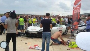 Влетел в толпу: на Мальте Porsche 918 Spyder сбил 26 человек