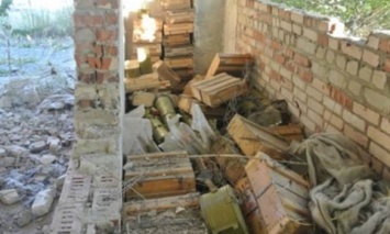 СБУ обнаружила крупную партию средств поражения на заброшенном складе возле Лисичанска
