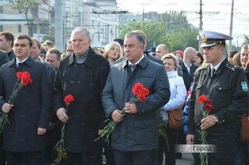 В Николаеве празднование Дня защитника Украины началось с возложения цветов
