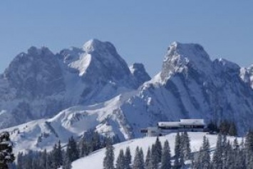 Швейцария: Вместо горнолыжного подъемника появится роскошный курорт
