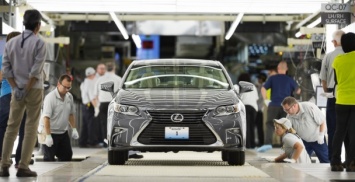 В США с конвейера сошел первый Lexus (видео)