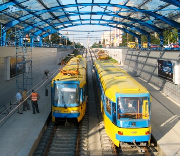 В Киеве в ночь с пятницы на субботу ограничат движение скоростного трамвая