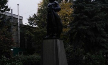 В Одессе памятник Ленину переделали в статую Дарту Вейдеру