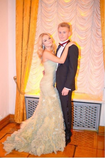 17-летняя дочь Дмитрия Пескова объявила о помолвке