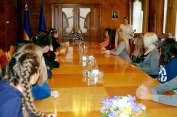 Школьникам из Донбасса Москаль устроил помпезное чаепитие в "Белом доме" (ФОТО)
