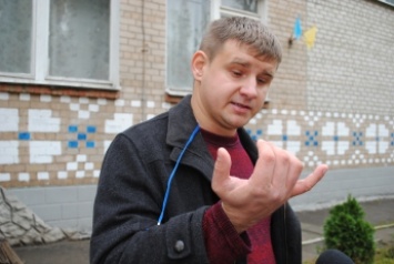 В Мелитополе кандидату в депутаты "выломали" палец