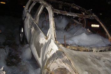 В Николаеве ночью сгорели два автомобиля