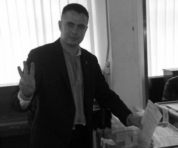 В Николаеве на избирательном участке урны запечатаны лентами без печатей