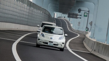 Nissan Leaf научится ездить без водителя