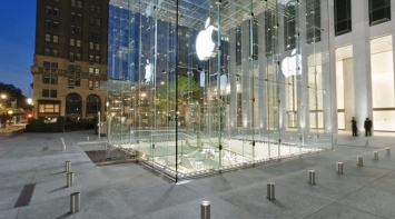 Фотосравнение: новый флагманский магазин Microsoft и главный Apple Store на Манхэттене