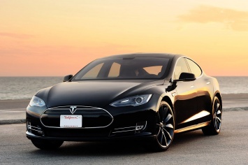 Специалисты проверили Tesla Model S с автопилотом на дорогах Москвы