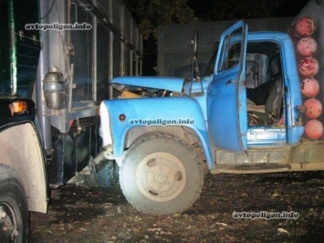 ДТП на Черкассчине: автобус врезался в прицеп КамАЗа - травмированы пятеро. ФОТО