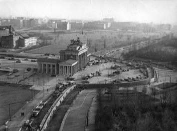 В Берлине умер объявивший об «открытии» Берлинской стены Гюнтер Шабовски