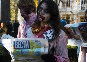 В Киеве прошел зомби-марш. С политическим подтекстом