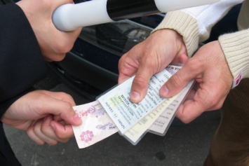 В Яремче инспектора ГАИ задержали за вымогательство взятки у водителя