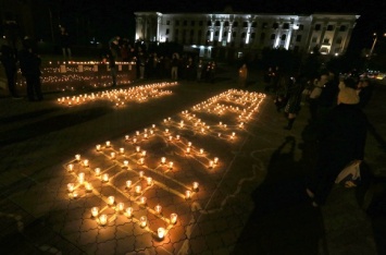 В Симферополе зажгли свечи в память о пассажирах разбившегося в Египте российского авиалайнера (ФОТО)