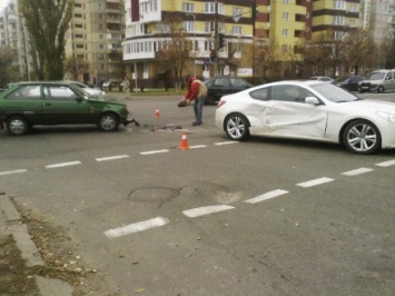 ДТП на Харьковском шоссе: у водителя переломы обеих ног