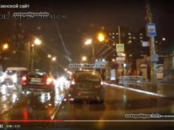 ВИДЕО ДТП в Самаре (РФ): водитель Ниссана переехал женщину, которую сбила Лада