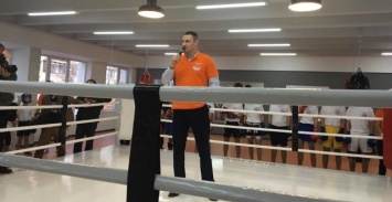 Кличко открыл обновленный зал бокса в столичной спортивной школе "Ринг"