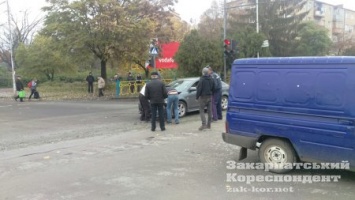ДТП в Ужгороде: на перекрестке столкнулись два авто (ФОТО)
