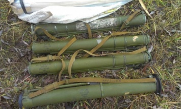 В Луганской обл. сотрудники СБУ обнаружили тайник с гранатометами и взрывчаткой