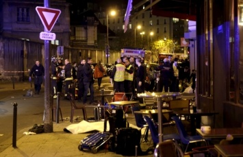 Число пострадавших в результате терактов в Париже достигло 300 человек