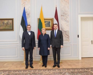 Порошенко поблагодарил страны Балтии за поддержку Украины