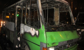 В Полтаве пылал автобус, подозревают поджог