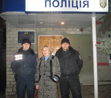 Запорожские полицейские помогли жительнице Донбасса
