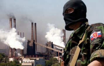 Сепаратисты Донбасса вырезают на металлолом оборудование уцелевших фабрик