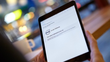 Volvo запустила онлайн-покупки из авто с доставкой к авто