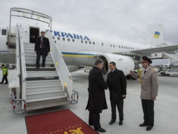 П.Порошенко начал рабочий визит во Францию