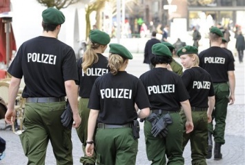 В Германии сто полицейских "обезвредили" мужчину в камуфляже, ехавшего на пейнтбол