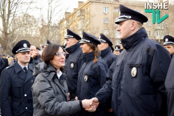 «Я думаю, они хорошие»: присягу 484 полицейских Николаева приняла Хатия Деканоидзе