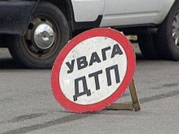 Под Киевом автомобиль Smart врезался в грузовик МАН, водитель легковушки погиб