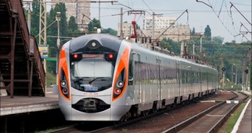 В "Укрзализныце" назначили дополнительный поезд "Киев-Харьков"