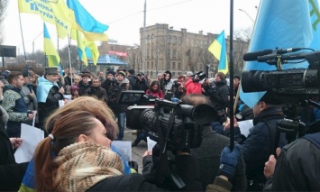 Под посольством Российской Федерации в Киеве проходит мирная акция переселенцев, - корреспондент