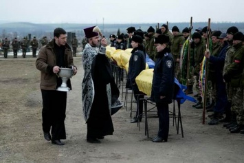 В Днепропетровске похоронили девять неизвестных бойцов, погибших в зоне АТО