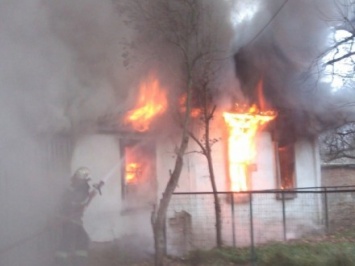 Из-за мужчины, который разжег костер у себя на кровати, загорелся дом в Черниговской области