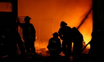 В Москве в результате пожара полностью сгорел Тушинский авиазавод, - корреспондент
