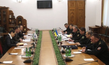 Муженко обсудил с СММ ОБСЕ соблюдение перемирия на Донбассе и безопасность бойцов ВСУ